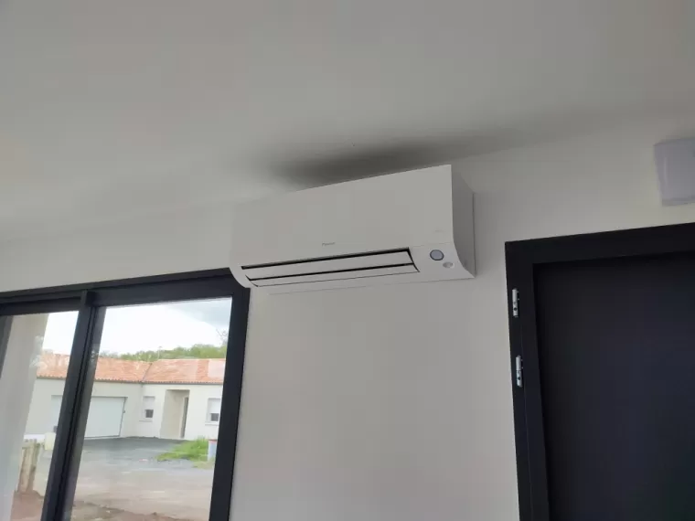Mise en service d’une climatisation Daikin à Ancenis par 2P2C.