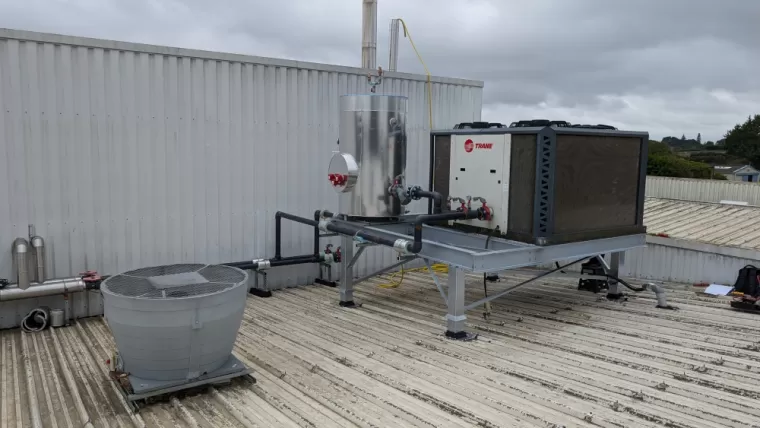 2P2C votre entreprise de pompes à chaleur, a réalisé la mise en service d'un groupe d'eau glacée à Chateaubriand