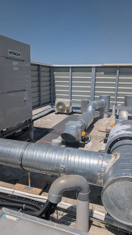 Dépannage d'un monosplit Hitachi dans une salle serveur à Vallet, Loireauxence, 2P2C - Petit Pac Et Clim