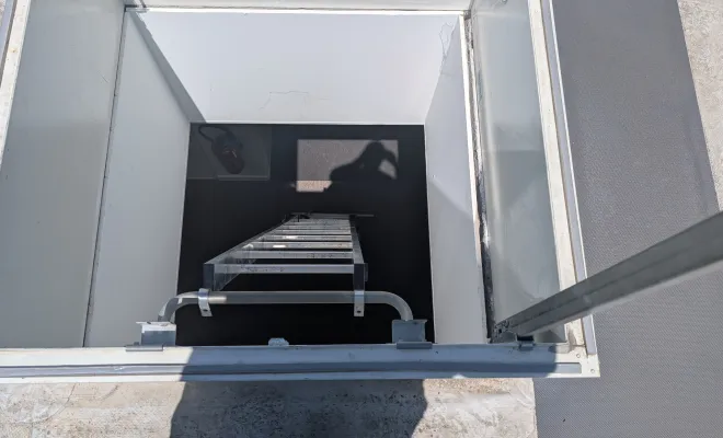 Dépannage d'un monosplit Hitachi dans une salle serveur à Vallet, Loireauxence, 2P2C - Petit Pac Et Clim
