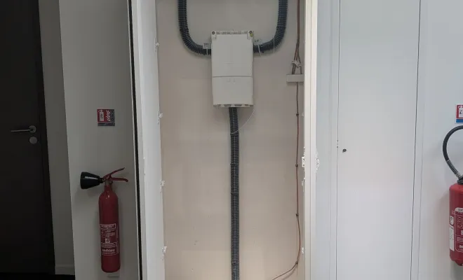 Dépannage d'un monosplit Hitachi dans une salle serveur à Vallet, Loireauxence, 2P2C - Petit Pac Et Clim