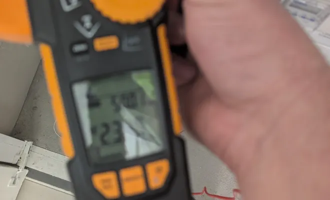 Dépannage d'un monosplit Hitachi dans une salle serveur à Vallet, Loireauxence, 2P2C - Petit Pac Et Clim