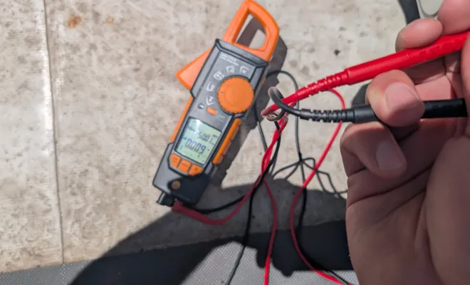 Dépannage d'un monosplit Hitachi dans une salle serveur à Vallet, Loireauxence, 2P2C - Petit Pac Et Clim